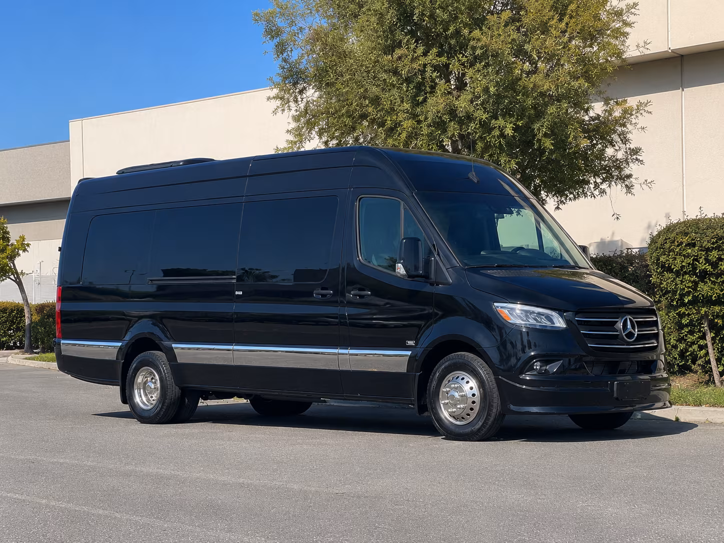 Atlanta Airport Shuttle & Transportation party bus exterior
