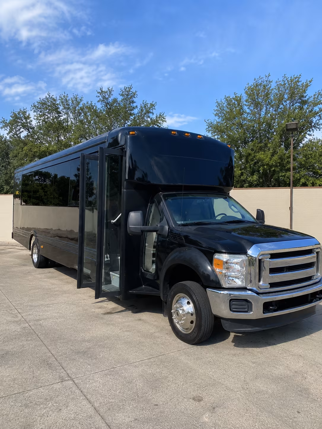 Atlanta Winery Tour & Pub Crawl Transportation party bus exterior